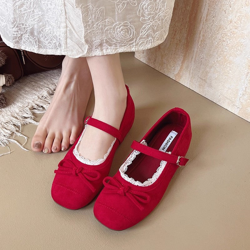 Women's Ballet Flats with Elegant Buckle and Delicate Lace Trim