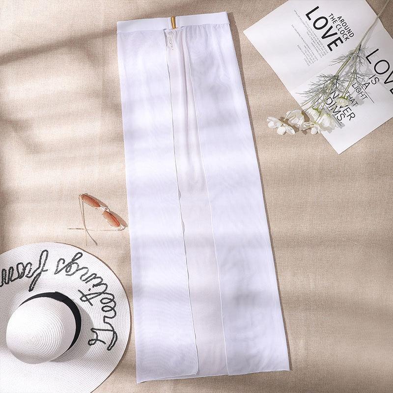 Elegant Beach Towel with Fine Design and Practical Closure