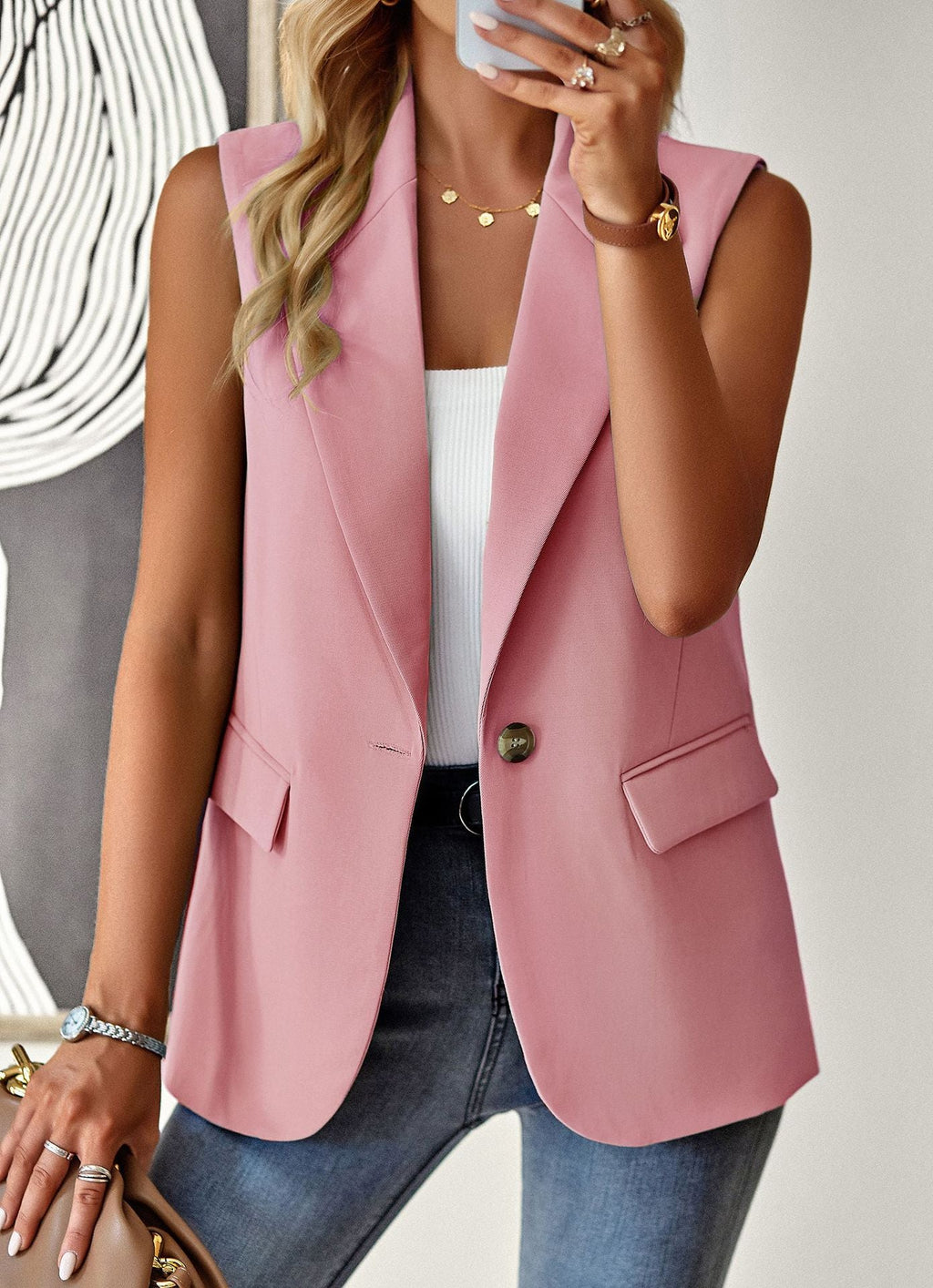 Women's Sleeveless Blazer Top with Tailored Silhouette