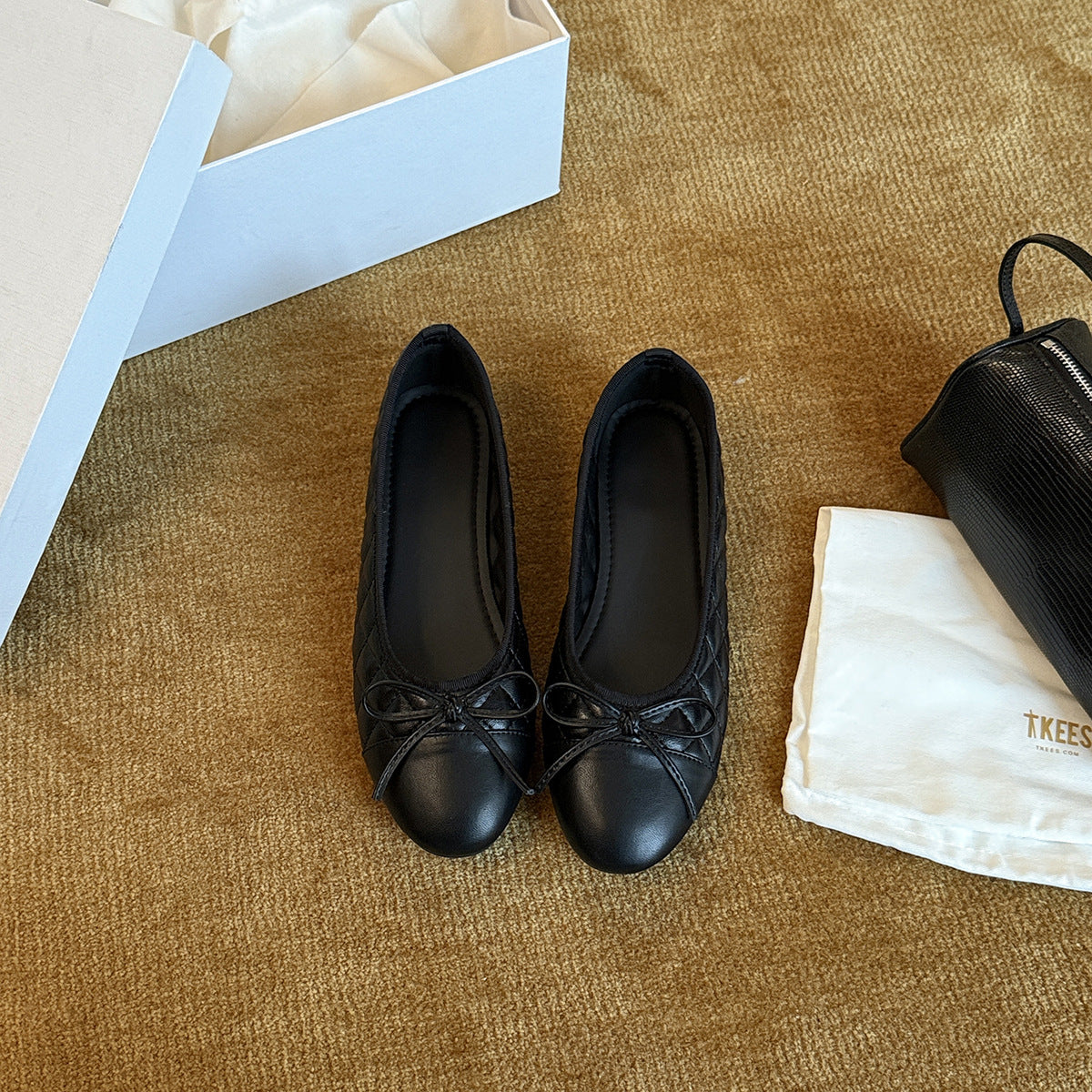 Women's Ballet Flats with Elegant Bow Detail in Leather