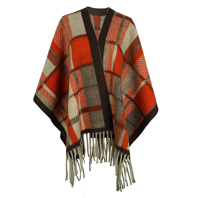 Elegant Poncho with Modern Plaid Pattern and Fringe