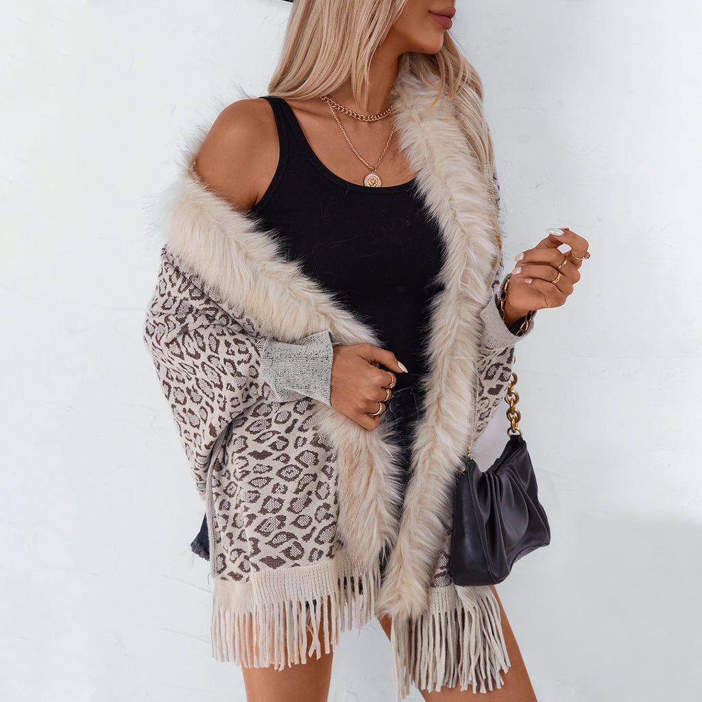 Women's Elegant Knit Poncho with Faux Fur Collar and Fringed Hem