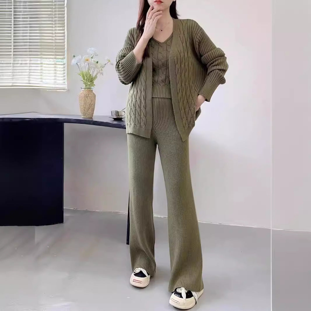Women's Fine Knit Ensemble with Original Cable Pattern and Wide Pants