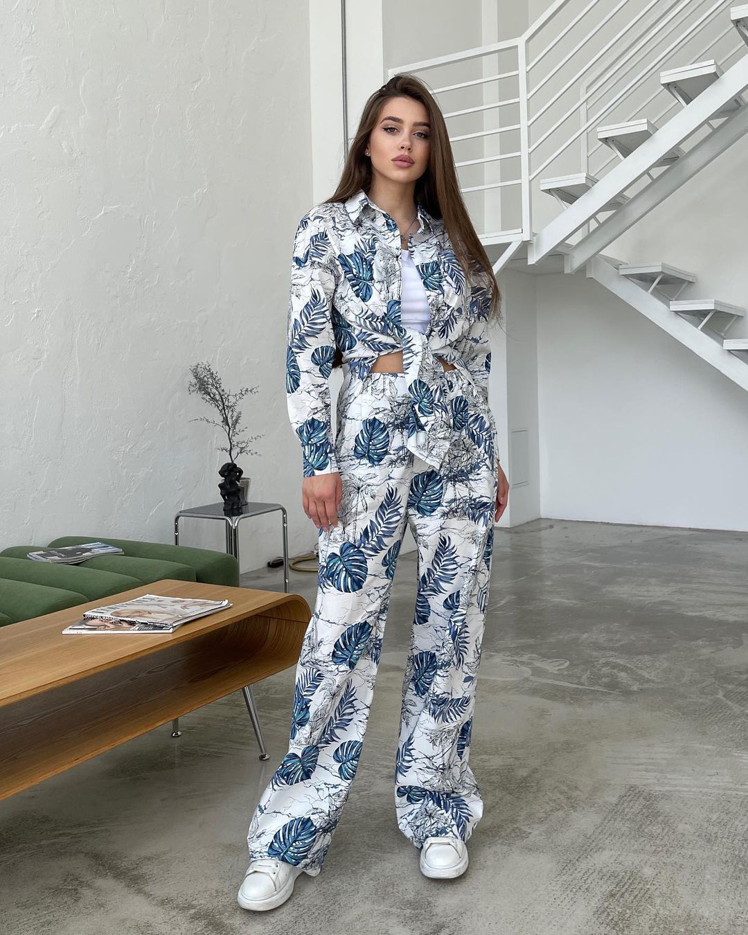 Women's Fashionable Ensemble with Floral Pattern and Wide Cut