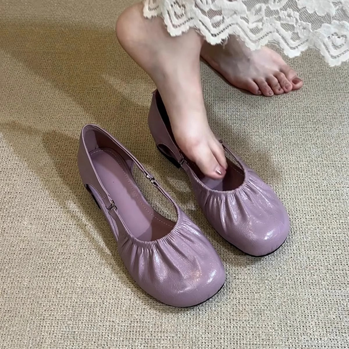 Women's Ballet Flats with Elastic Pleated Design and Adjustable Strap