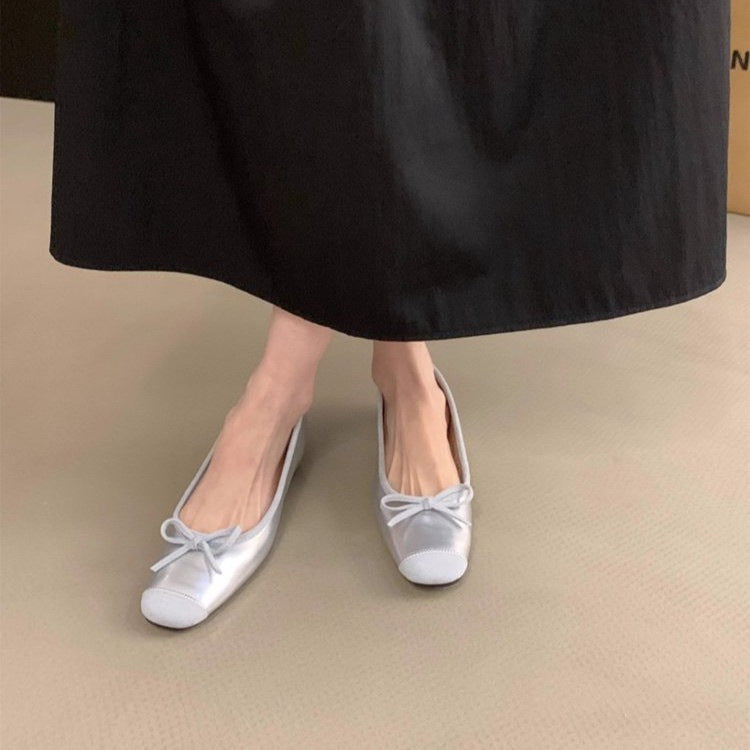 Women's Ballet Flats with Elegant Bows and Glossy Finish