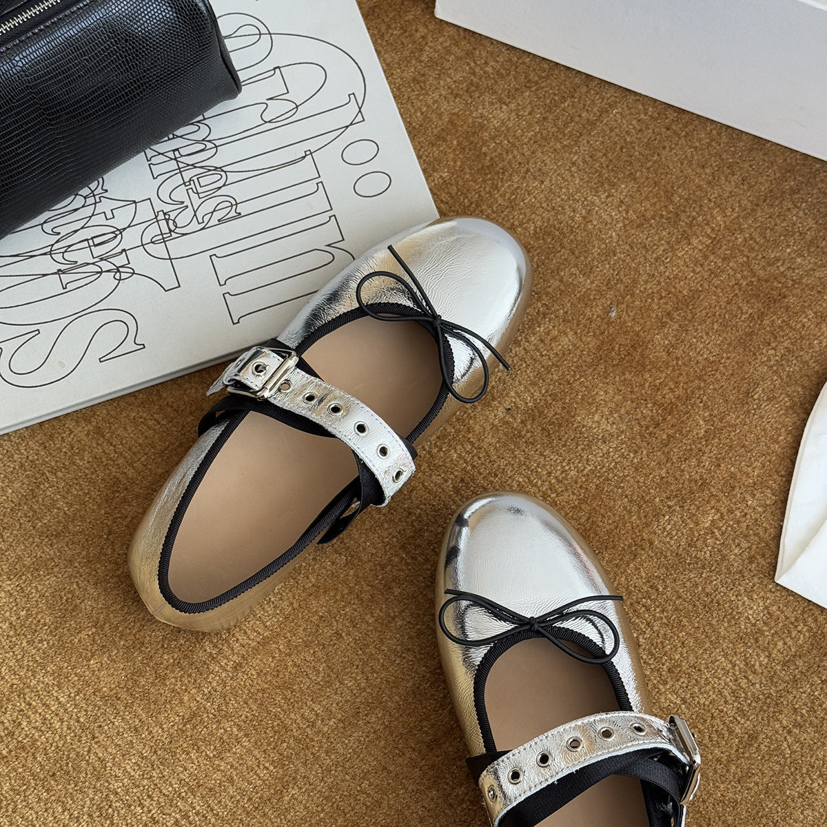 Women's ballet flats with decorative strap and shimmering metallic look