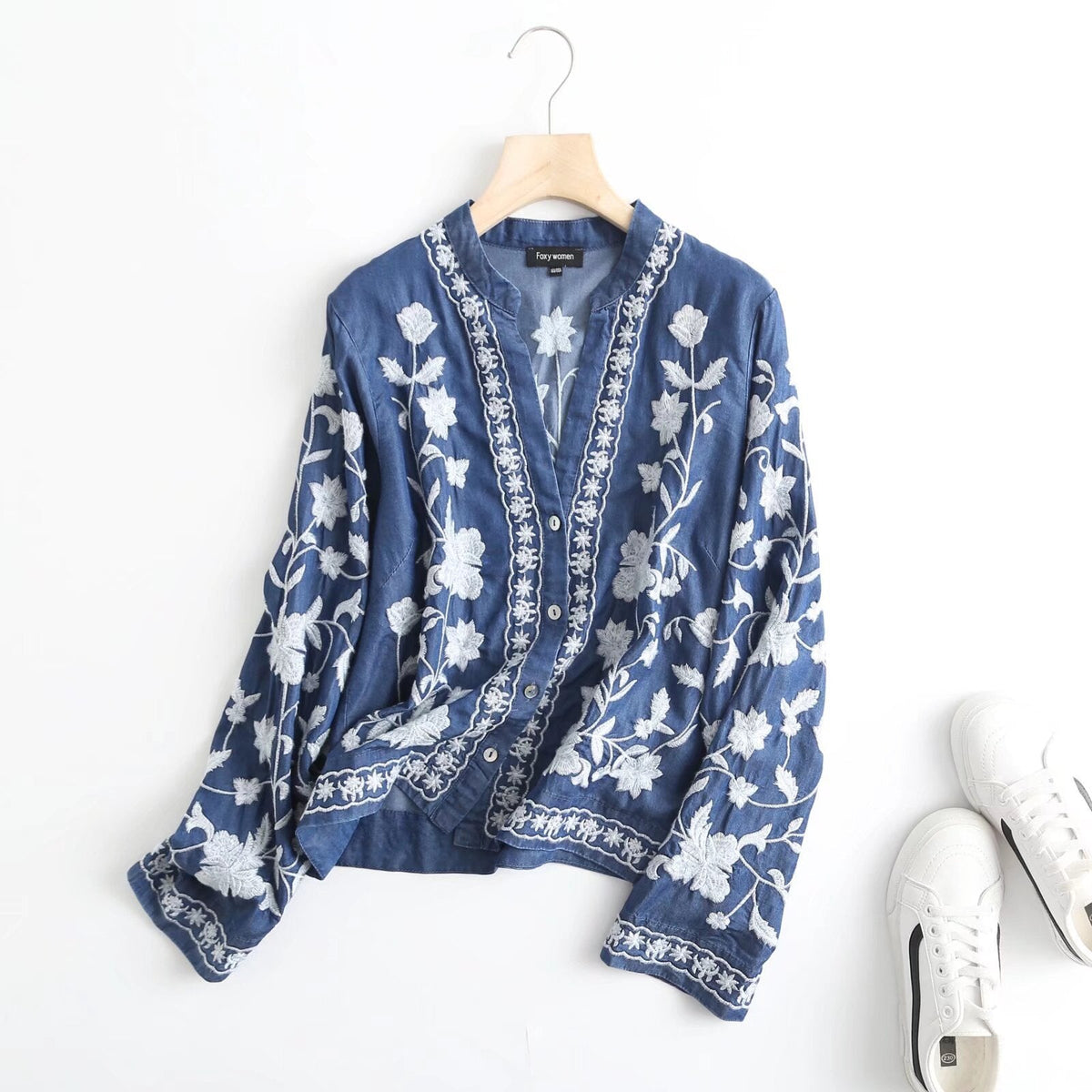 Women's Vintage-Style Embroidered Blouse with Collar and Button Closure