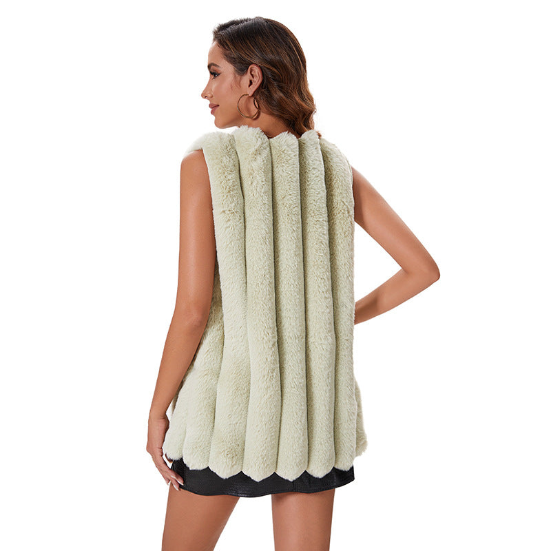 Women's Elegant and Voluminous Faux Fur Vest