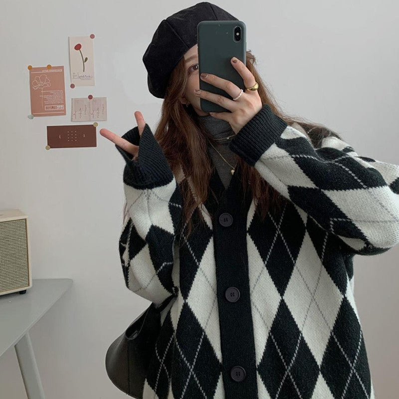 Women's Chunky Knit Cardigan with Diamond Pattern