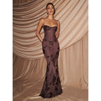 Elegant Evening Dress with Floral Lace and Form-Fitting Cut