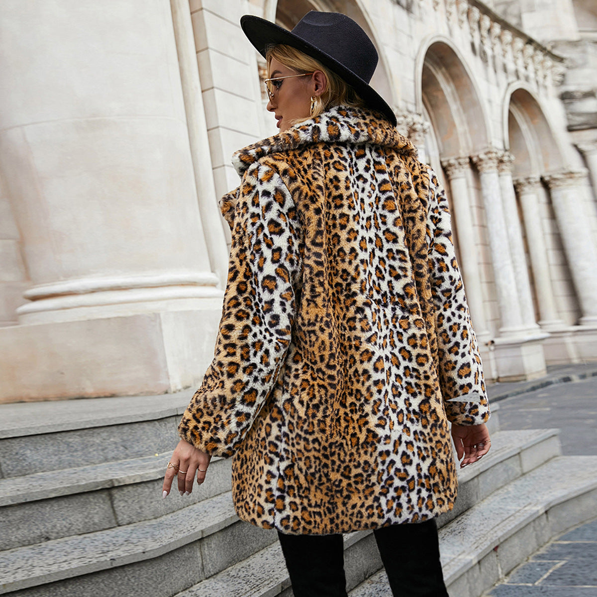 Women's Elegant Leopard Print Fleece Jacket