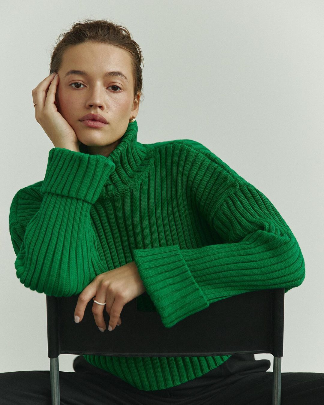 Women's Chunky Knit Sweater with High Collar and Ribbed Texture