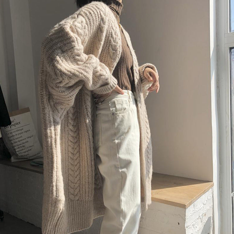 Women's Chunky Knit Cardigan with Oversized Cut and Diamond Pattern