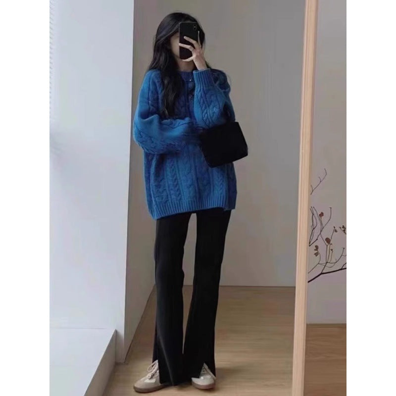 Women's Chunky Knit Sweater in Casual Oversized Style with Cable Pattern