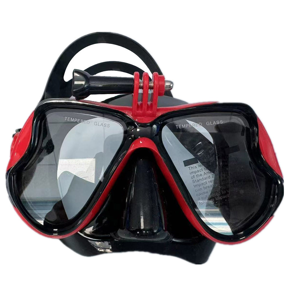 Diving mask with ergonomic silicone design