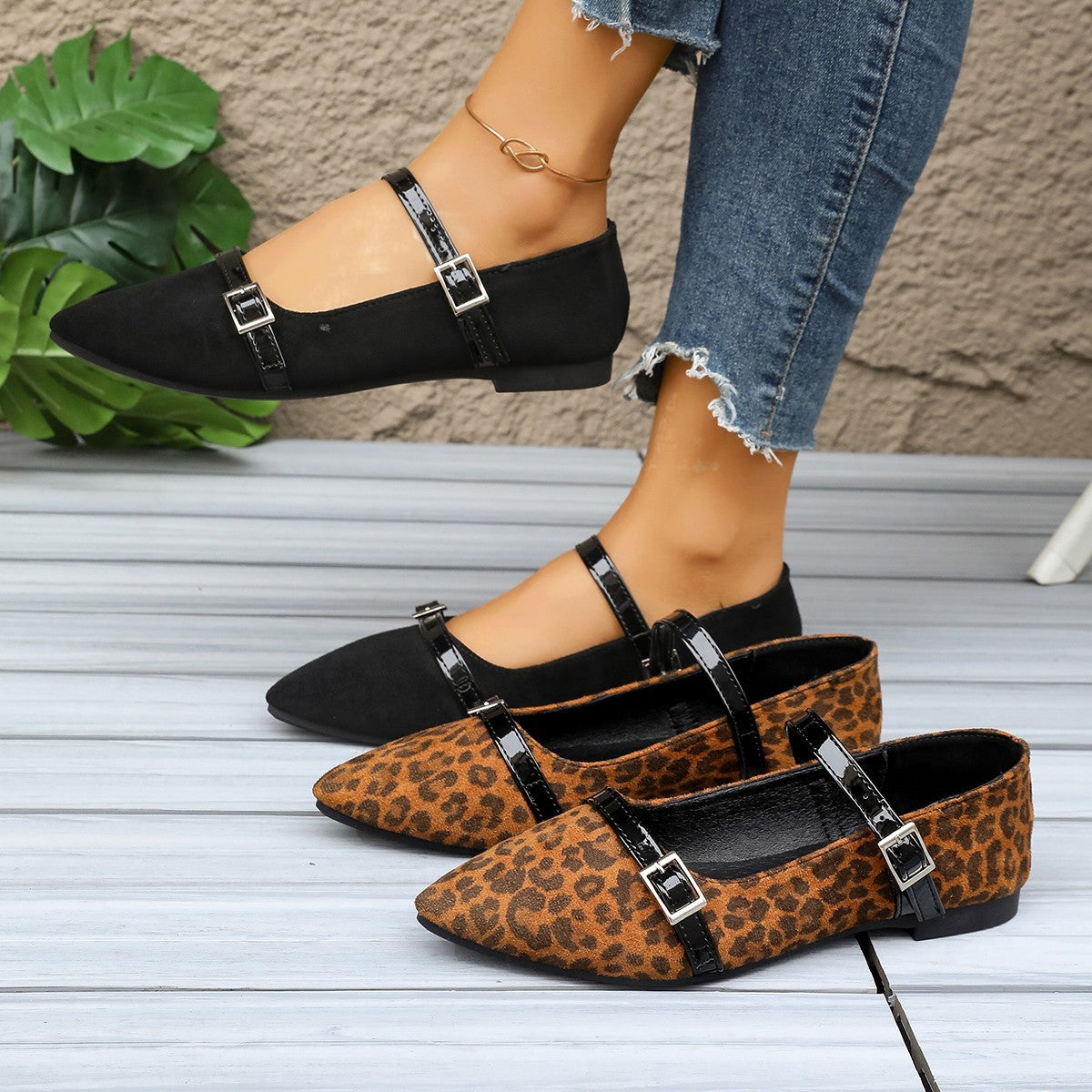 Women's ballet flats with detailed leopard print and elegant strap