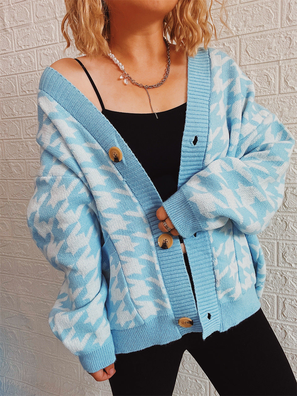 Women's Cozy Knit Cardigan with Modern Houndstooth Pattern and Button Details