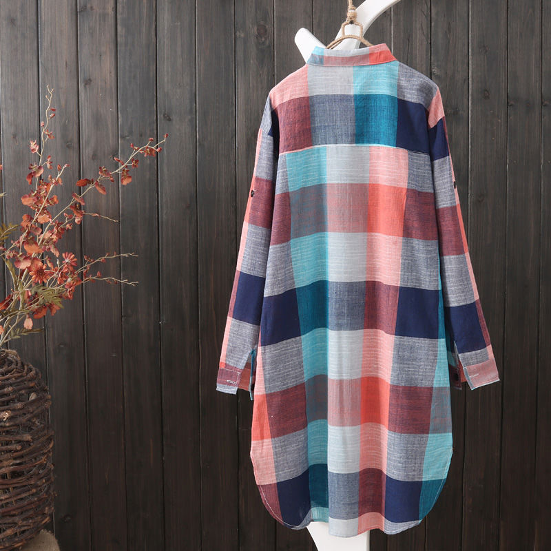 Women's Plaid Shirt Blouse in Casual Oversized Cut with Long Sleeves
