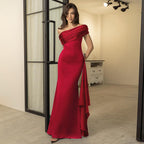Women's Evening Dress with Elegant Off-Shoulder Design and Fitted Cut