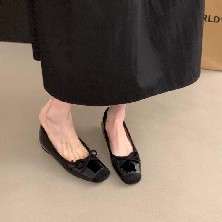 Women's Ballet Flats with Elegant Bows and Glossy Finish