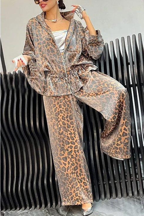 Casual Jumpsuit with Leopard Print and Wide Cut