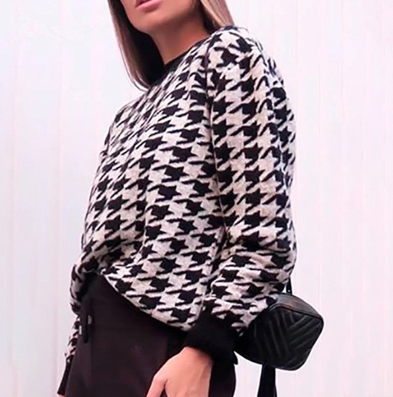 Women's Chunky Knit Sweater with Modern Houndstooth Pattern and Relaxed Fit