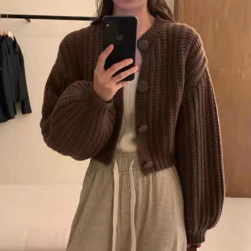 Women's Chunky Knit Cardigan with Voluminous Sleeves and Large Buttons