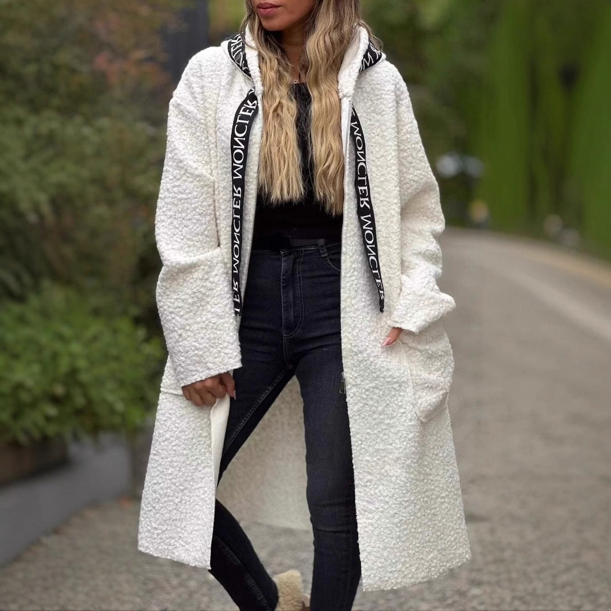 Women's Fashionable Oversized Fleece Coat with Practical Pockets and Hood