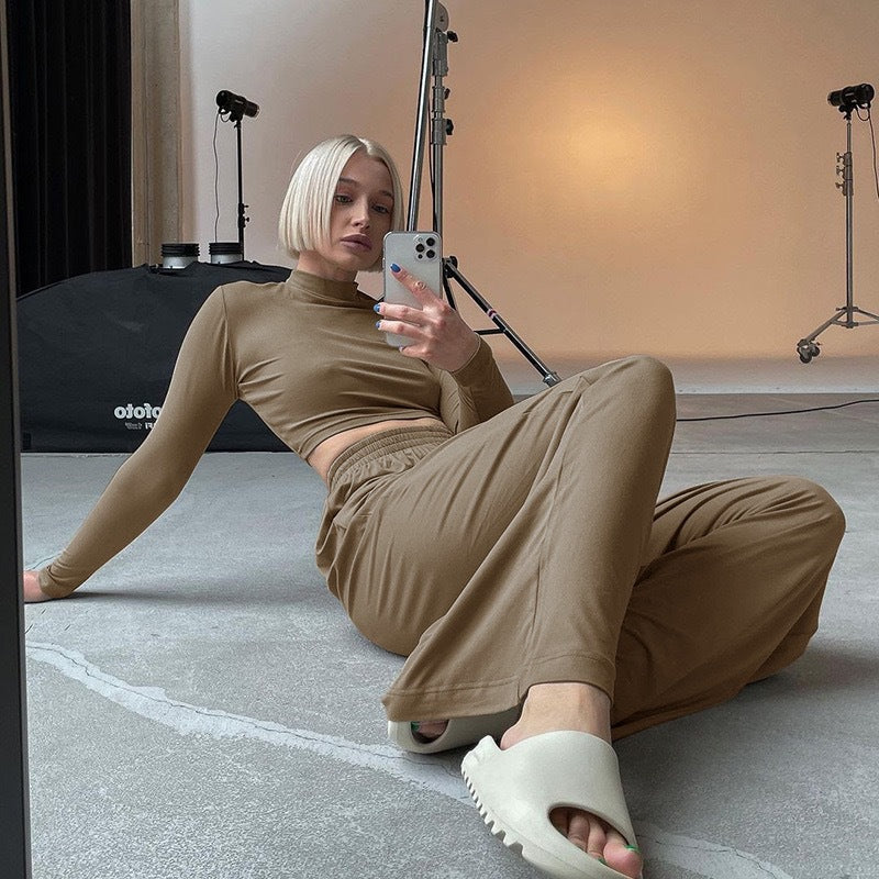 Women's Modern Crop Top and Leggings Set