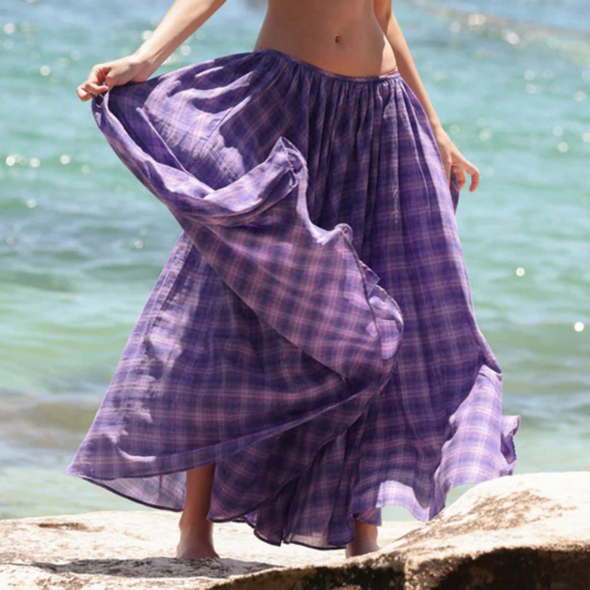 Women's Maxi Skirt with Flowing Cut and Trendy Plaid Pattern