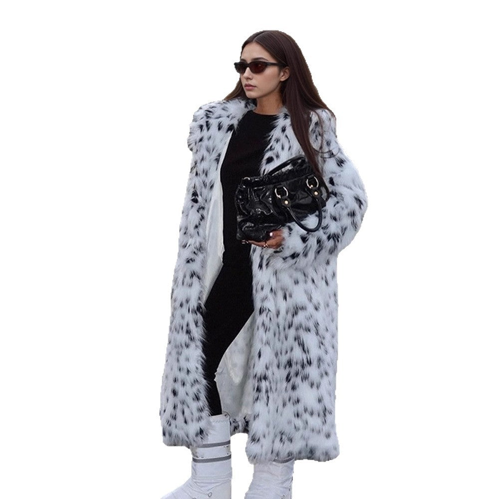 Women's Elegant Faux Fur Coat with Luxurious Pattern