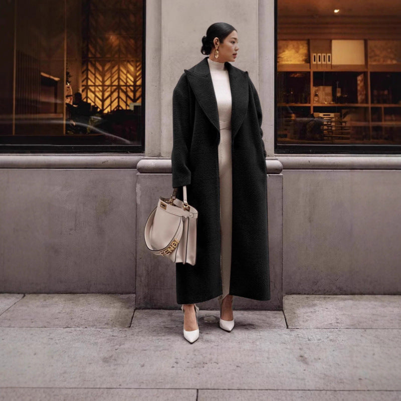 Women's Luxurious Wool Coat with Textured Design and Classic Collar