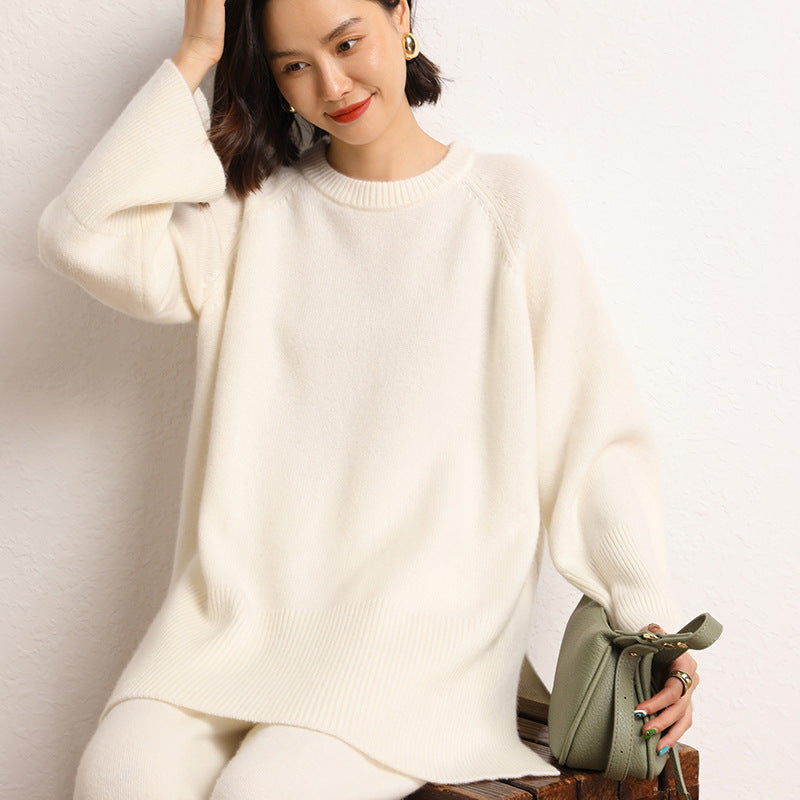 Elegant, Casual Knit Sweater with Wide Cut and Detailed Sleeves