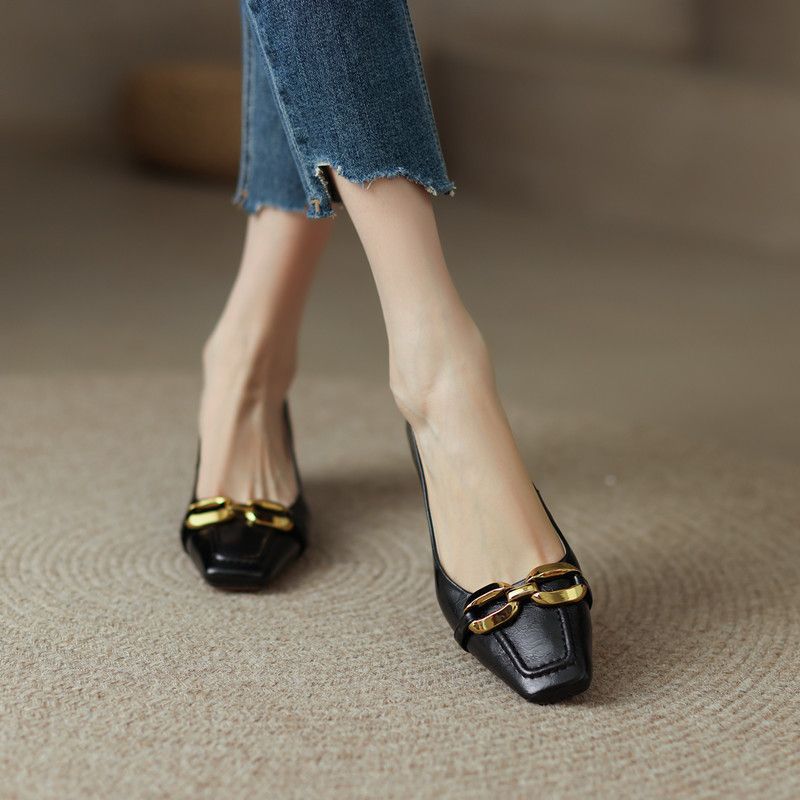 Women's Ballet Flats with Elegant Chain Accent