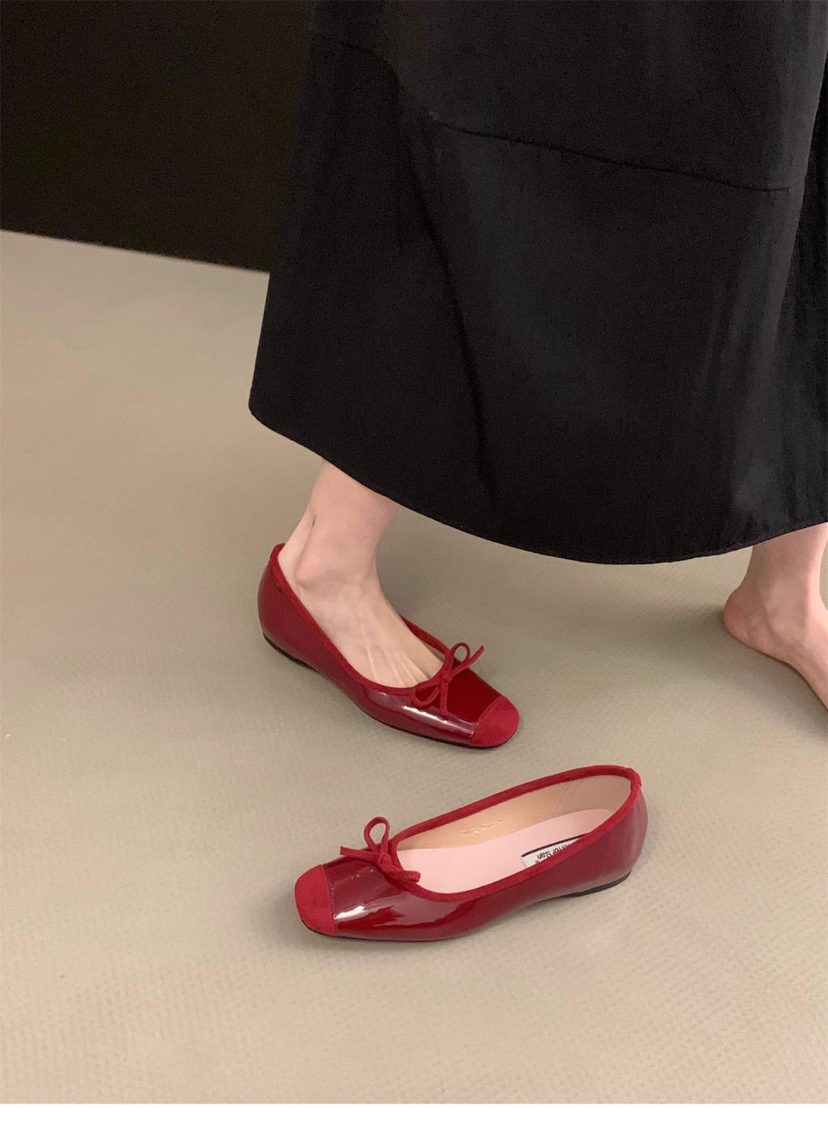 Women's Ballet Flats with Elegant Bows and Glossy Finish