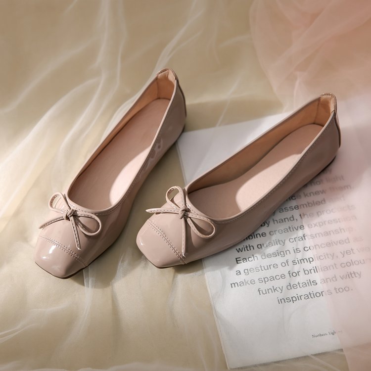 Women's Ballet Flats with Elegant Bow Design and Comfortable Footbed