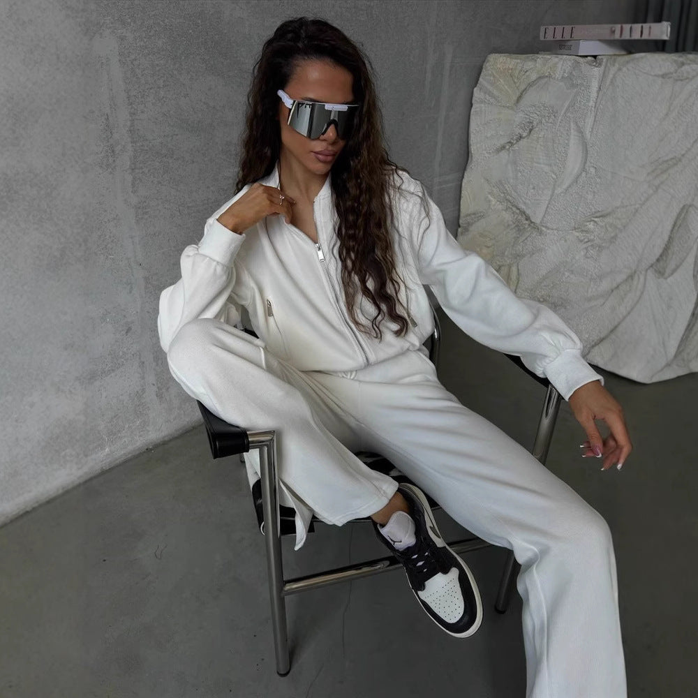 Women’s loungewear set with short zip jacket and high-waisted jogging pants with side split