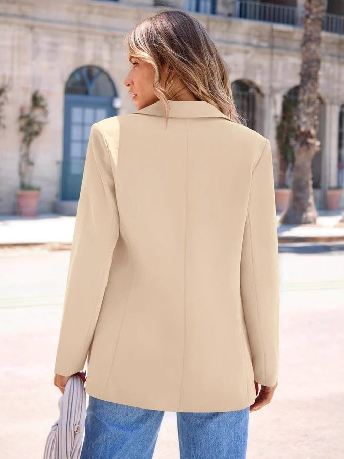 Elegant Women's Blazer with Modern Cut Lines and Practical Pockets