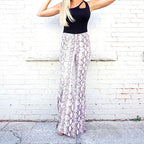 Women's Flared Leggings in Elegant Snakeskin Print