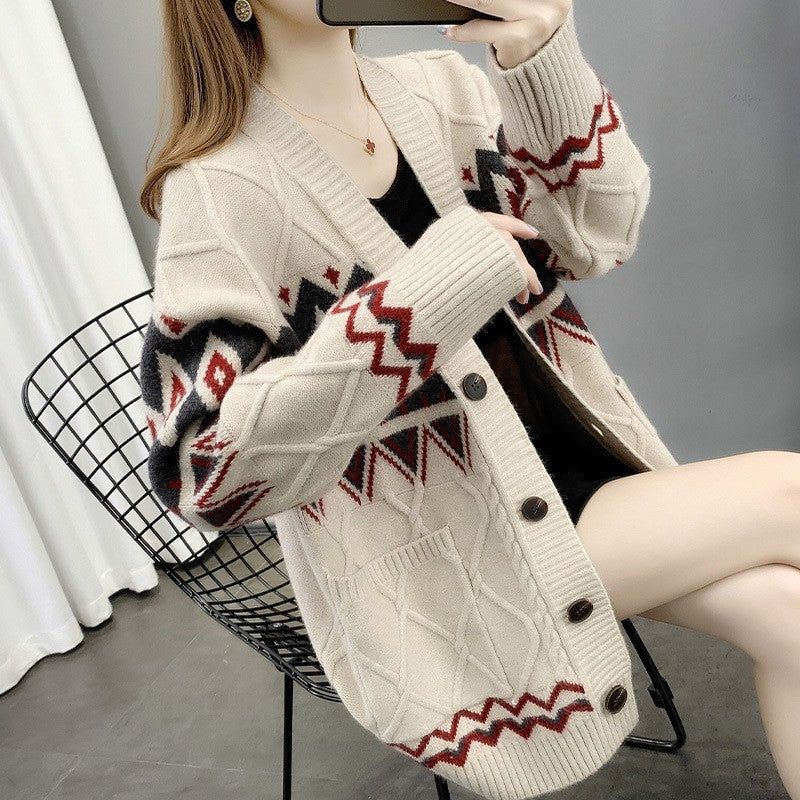 Women's Chunky Knit Cardigan with Pattern and Pockets