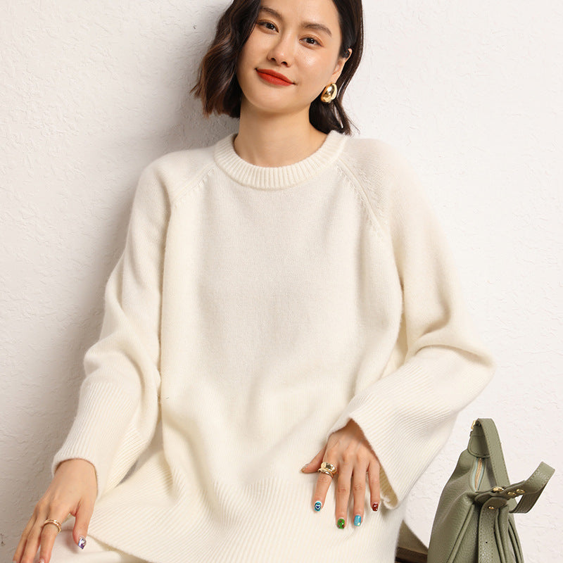Elegant, Casual Knit Sweater with Wide Cut and Detailed Sleeves