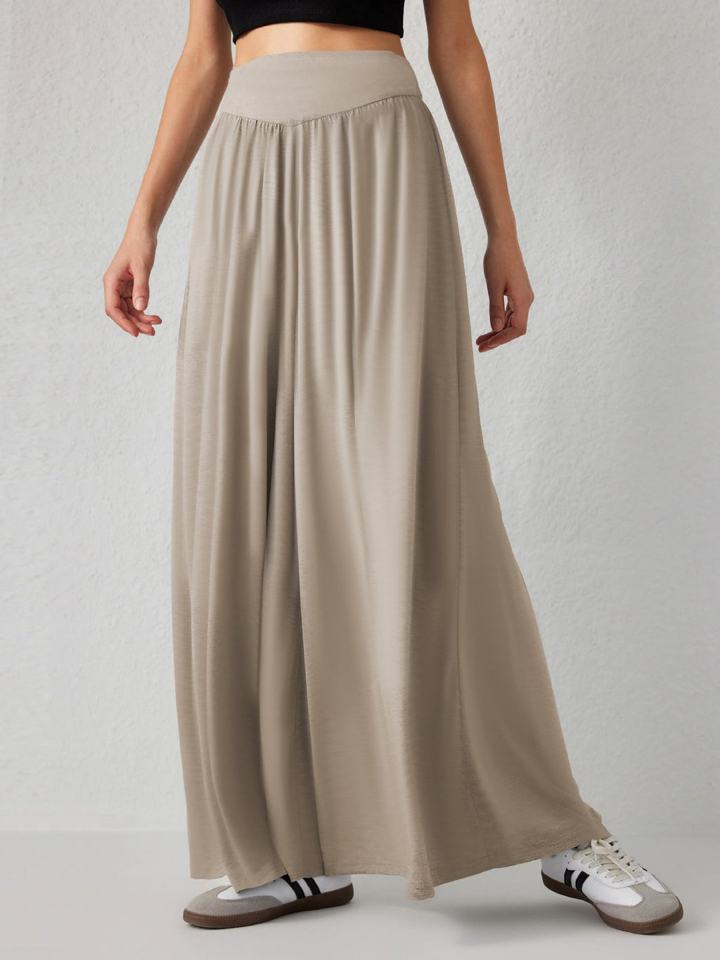 Women's Maxi Skirt with Elastic Waistband and Flowing Fabric