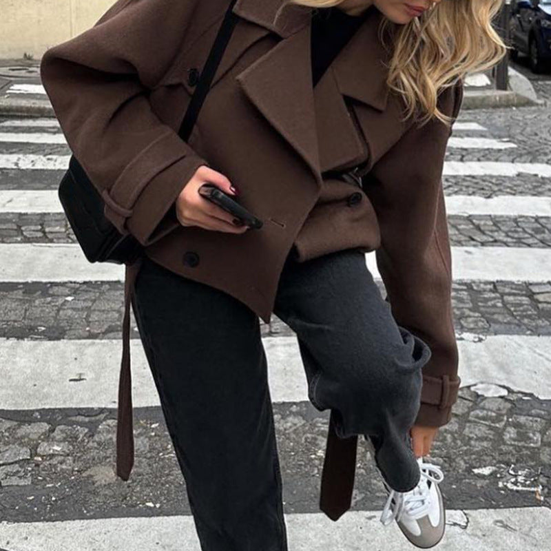 Women's Fashionable Short Trench Coat with Spacious Flap Pockets and Tailored Fit