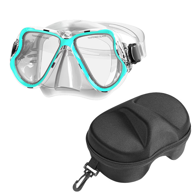 Diving mask with wide field of vision