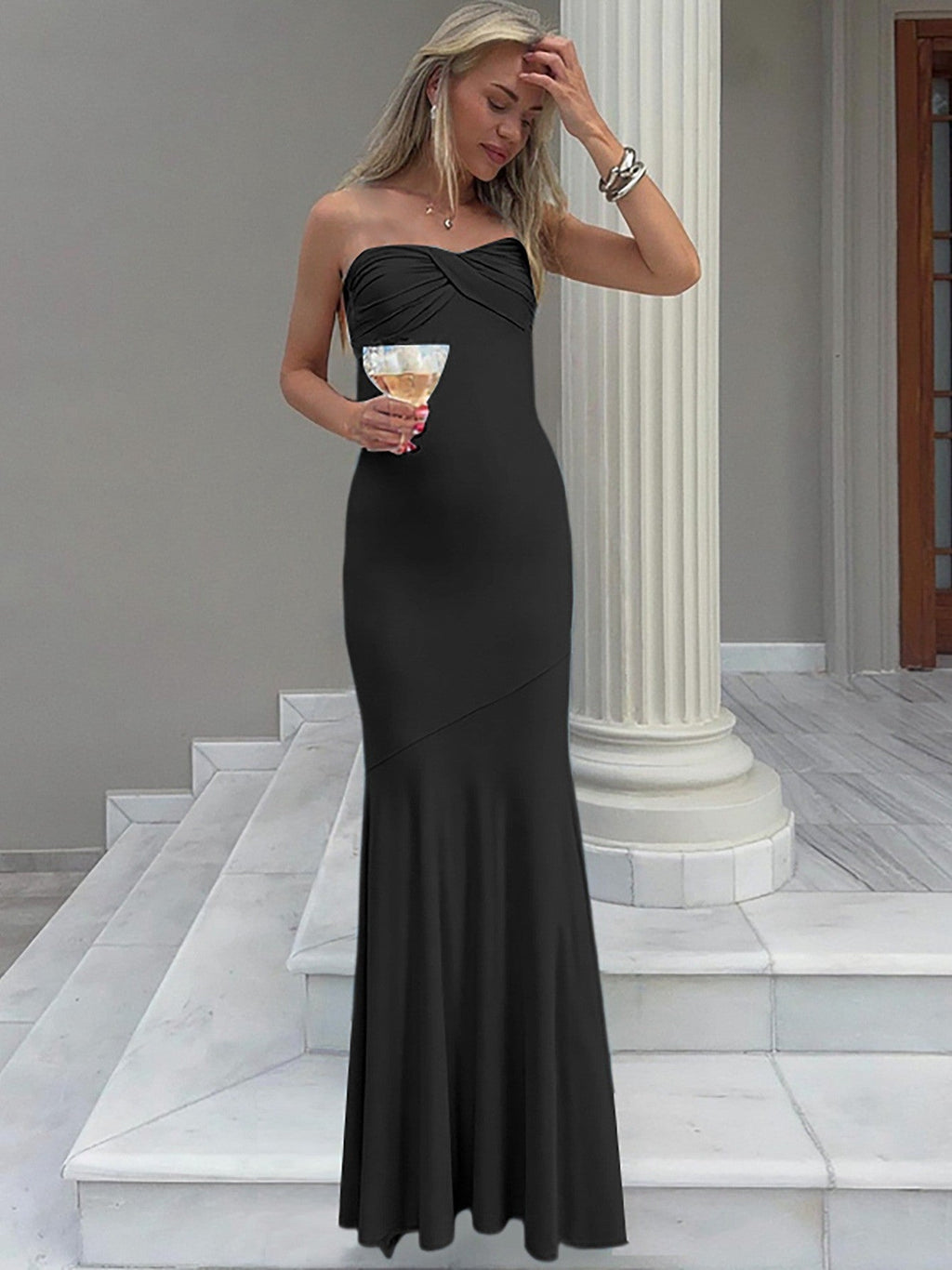 Elegant Evening Dress with Sophisticated Cut-Out and Flowing Hem