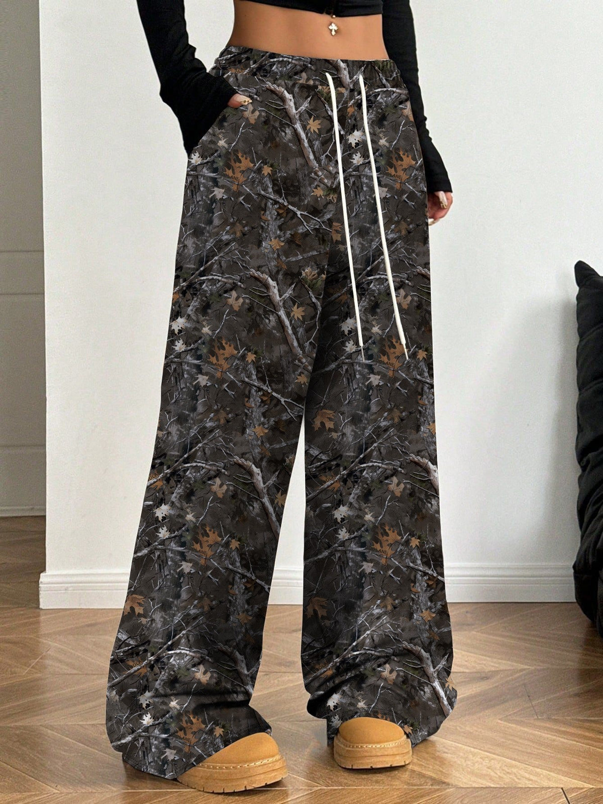 Women's High-Waisted Cargo Pants with All-Over Pattern