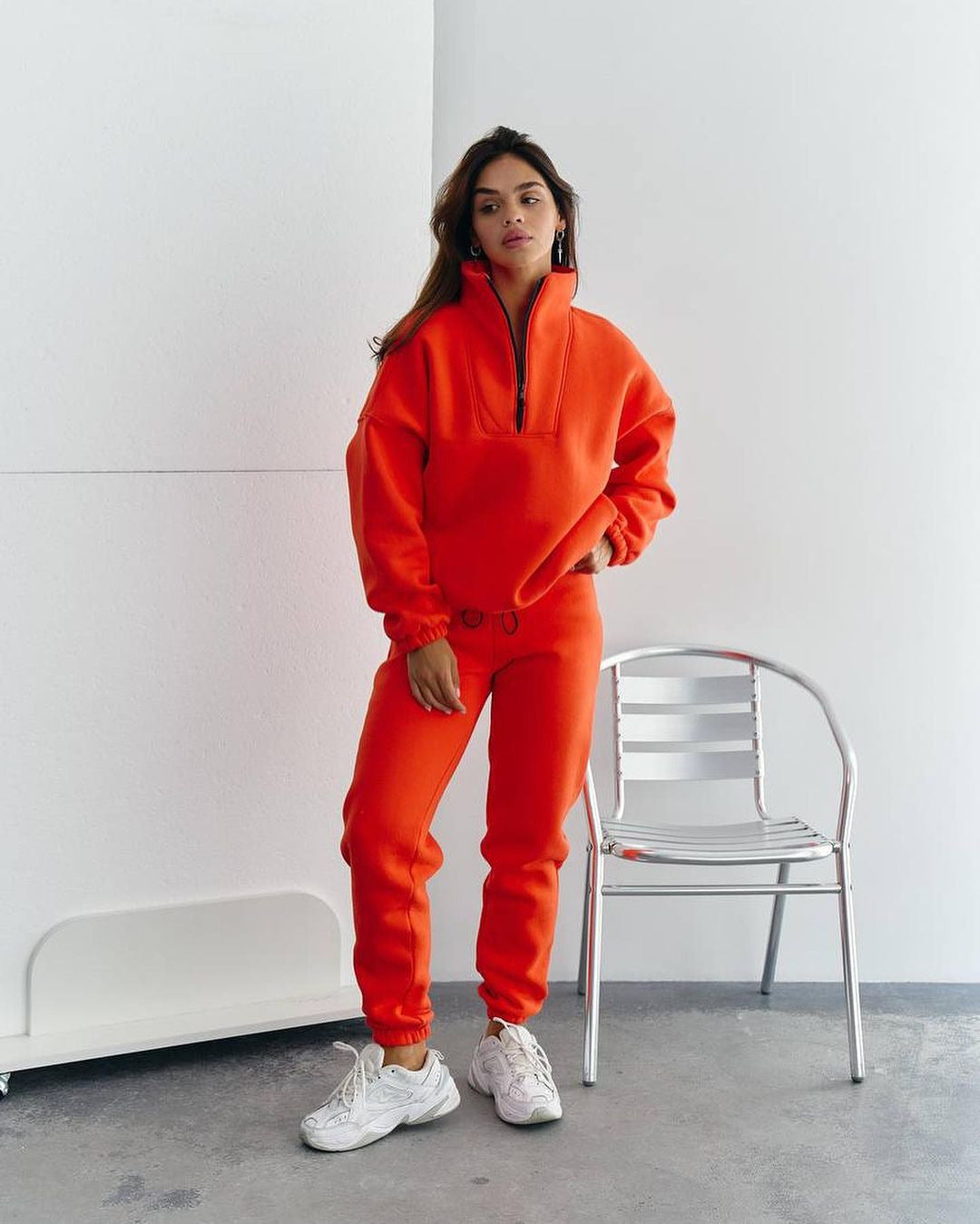 Women's Athleisure Two-Piece Set Made of Thick French Terry with a High Collar, Half Zipper, and Drawstring Pants