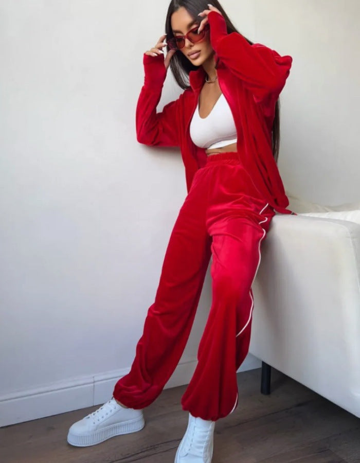Elegant Velour Loungewear Set in a Sporty Design with Contrasting Stripes