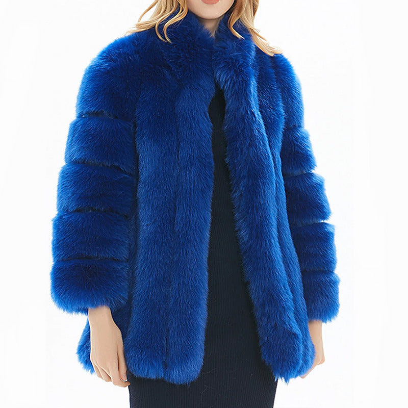 Women's Luxurious Faux Fur Coat with Voluminous Sleeves